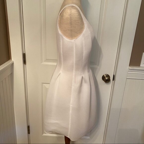 W WORTH DRESS FIT FLARE WHITE SLEEVELESS V-NECK Size 6 SCUBA FABRIC - Picture 6 of 12